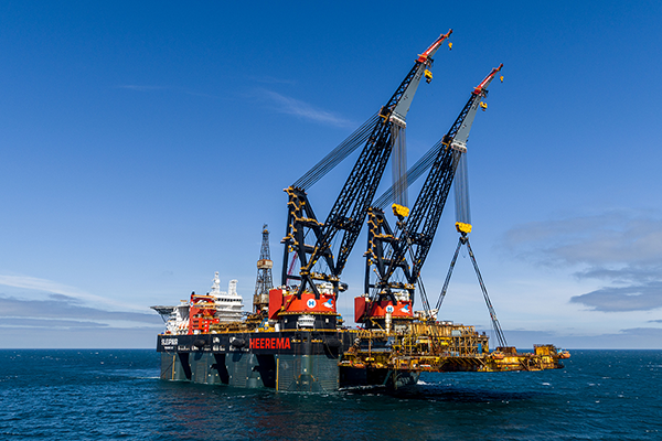 A crane manufacturer goes digital for oceangoing customers